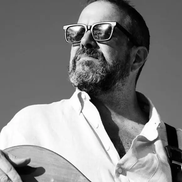 Bens Country Music Show Week of the 8th December 2025 – Tribute to Raul Malo and Lainey Wilson’s Christmas